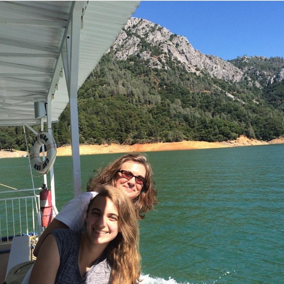 Meet your Posher, Cindy - Picture 2 of 3